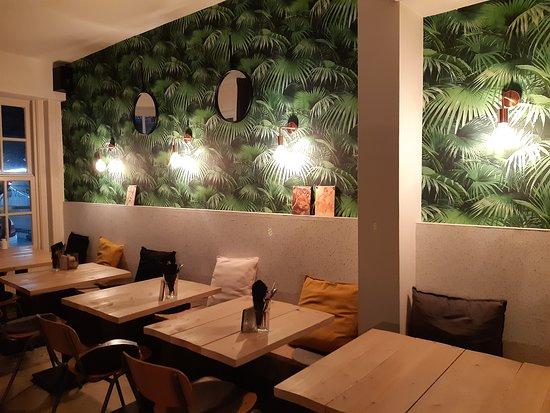 Carbon bar & kitchen